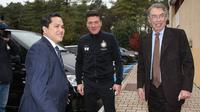 Erick Thohir saat bertemu dengan Walter Mazzarri dan Massimo Moratti di awal musim 2014/2015. (gazzetta.it)