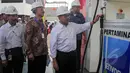 Menteri ESDM Sudirman Said mengecek sarana dan prasarana saat blusukan ke Stasiun Pengisian Bahan Bakar Gas (SPBG) di Lebak Bulus, Jakarta, Selasa (3/3/2015). (Liputan6.com/Yoppy Renato)