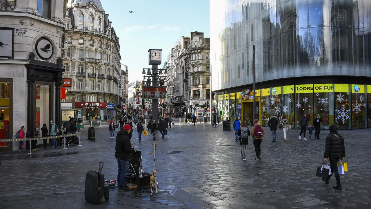 Warga London Kembali Ramaikan Jalanan