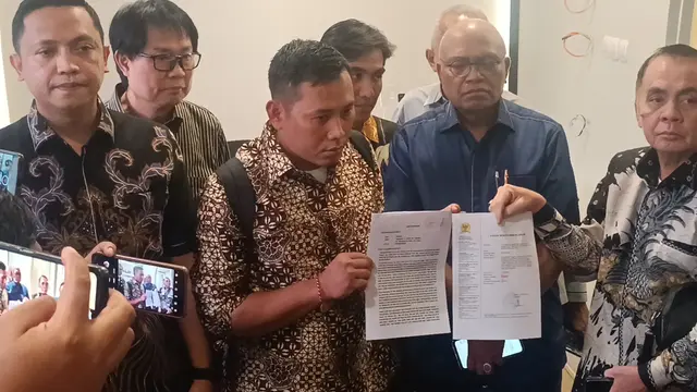 Staf Sekretaris Jenderal (Sekjen) Partai Demokrasi Indonesia Perjuangan (PDIP) Hasto Kristiyanto, Kusnadi resmi membuat laporan ke Komisi Nasional Hak Asasi Manusia (Komnas HAM).
