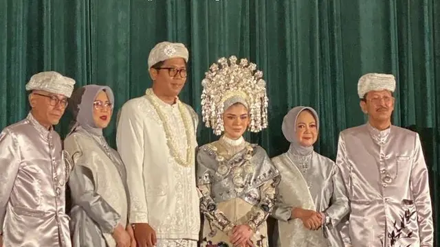 Tiba-tiba Umumkan Nikah, Ini 6 Momen Pernikahan Sivia Azizah Mantan Personel Blink