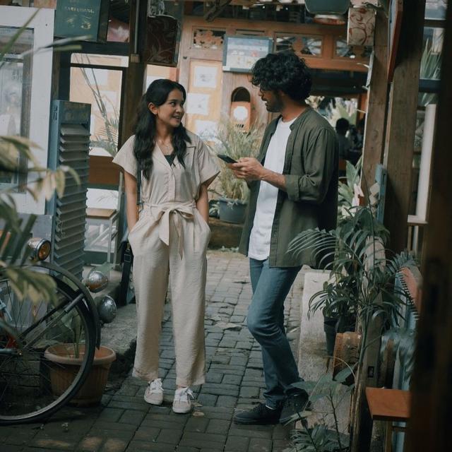 Main Film Bareng, Ini 6 Momen Reza Rahadian dan Michelle Ziudith saat Syuting