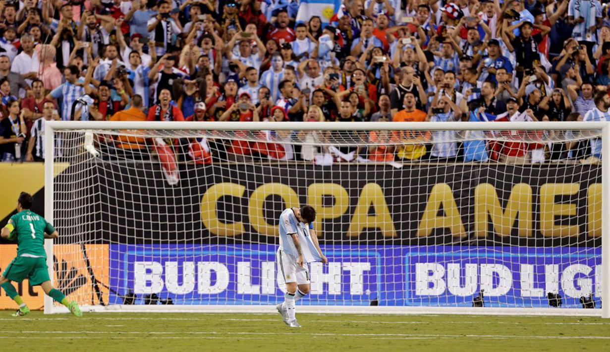 Kegagalan Lionel Messi dan Argentina ini mengulangi kegagalan di final Copa America 2015 yang juga kalah adu penalti dari Cile. (Reuters/Adam Hunger-USA Today Sports)