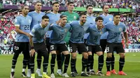 Pemain Timnas Uruguay melakukan sesi foto bersama&nbsp;dalam pertandingan Grup H Piala Dunia 2022 melawan Timnas&nbsp;Korea Selatan yang berlangsung di Education City Stadium, Qatar, Kamis (24/11/2022). (AP Photo/Martin Meissner)