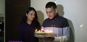 Riza Shahab terkejut saat mendapatkan kejutan  dari kekasihnya, Elyzia Mulachela dan orang-orang terdekatnya di hari ulang tahunnya yang ke-26.