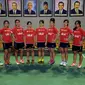 Pebulutangkis puteri Indonesia yang akan berlaga pada Uber Cup 2016 berpose usai acara pelepasan di Pelatnas PBSI, Jakarta, Senin (9/5/2016). Piala Thomas dan Uber akan dihelat di Kunshan, Tiongkok, 15-22 Mei mendatang. (Liputan6.com/Helmi Fithriansyah)