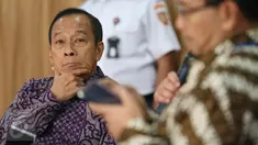 Gubernur Lemhanas Agus Widjojo saat menghadiri acara Forum Komunikasi Pimpinan Lemhanas RI dengan Para pimpinan Redaksi dan Wartawan Media cetak /Elektronik di Gedung Lemhanas RI, Jakarta, Rabu (23/11). (Liputan6.com/Johan Tallo)