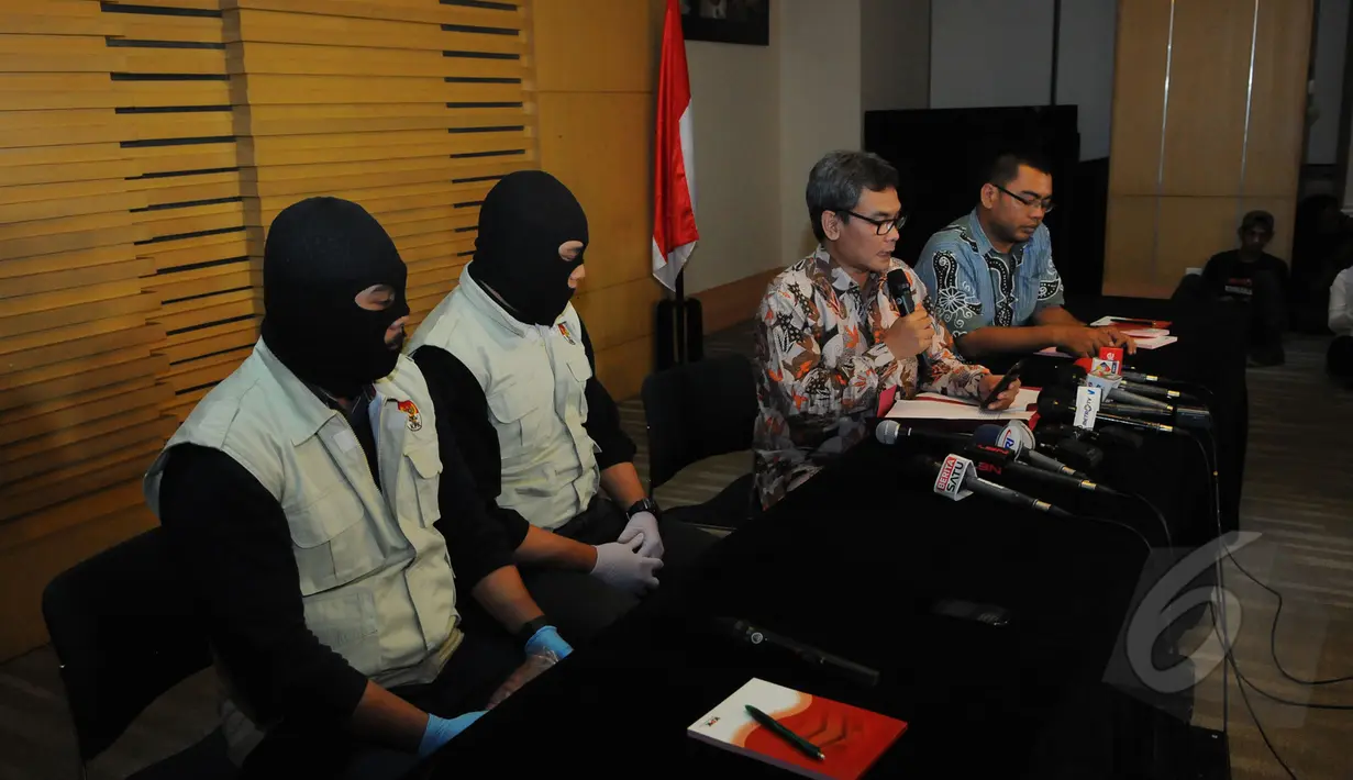 Suasana konferensi pers terkait operasi tangkap tangan (OTT) yang berhasil dilakukan KPK kepada salah satu kader PDIP saat bertransaksi di Bali, Jakarta, Jumat (10/4/2015). (Liputan6.com/Herman Zakharia) 