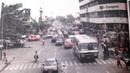 Jalanan Bandung yang padat di era 1990an. (Source: kangope.wordpress.com)