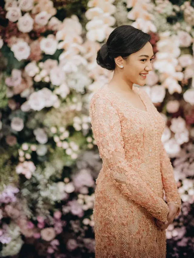 8 Momen Lamaran Putri Tanjung dan Guinandra Jatikusumo, Penuh Haru Bahagia
