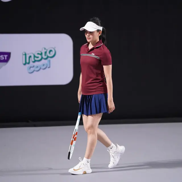 7 Potret Ibnu Jamil dan Ririn Ekawati Jajal Tennis Indoor GKB, Sudah Siap Tanding