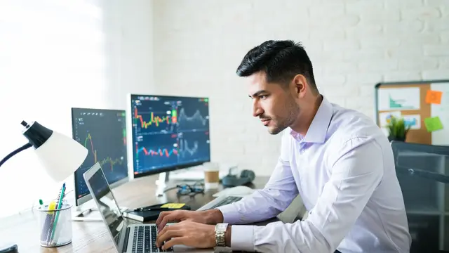 5 Tipe Karier yang Tidak Cocok Untuk Si Melankolis (photo by freepik.com)