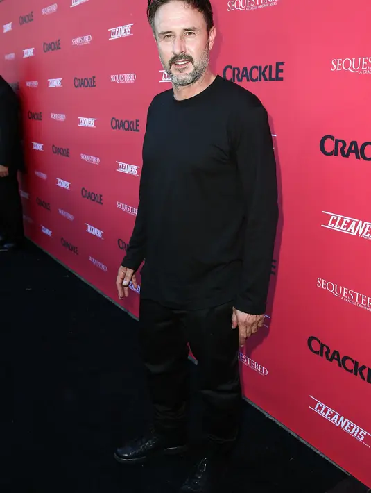 David mengumumkan kehamilan Christina lewat sebuah video sang calon kakak, Charlie, yang berusia 2 tahun bersama foto USG. Sambil memegang foto USG tersebut, Charlie bertanya apakah yang ada foto itu bayi atau bukan. (AFP/Bintang.com)