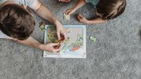 Ilustrasi permainan susun kata untuk anak (pexels.com/Pavel Danilyuk)