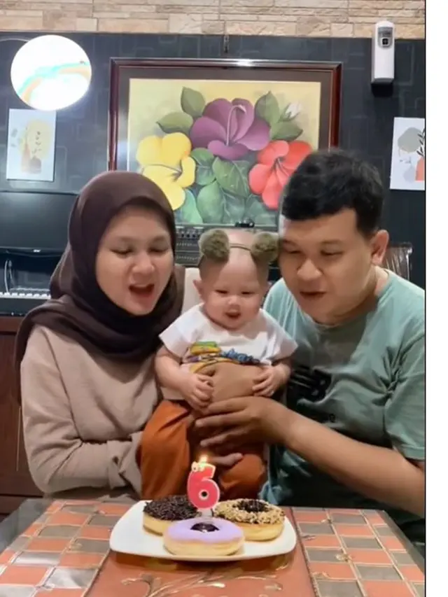 Viral Pasangan Ini Rayakan Ultah Anaknya Tiap Bulan, dari Lahir hingga Setahun