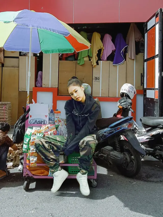 6 Editan Foto Jika Jennie Blackpink Tinggal di Bukittinggi Ini Kocak