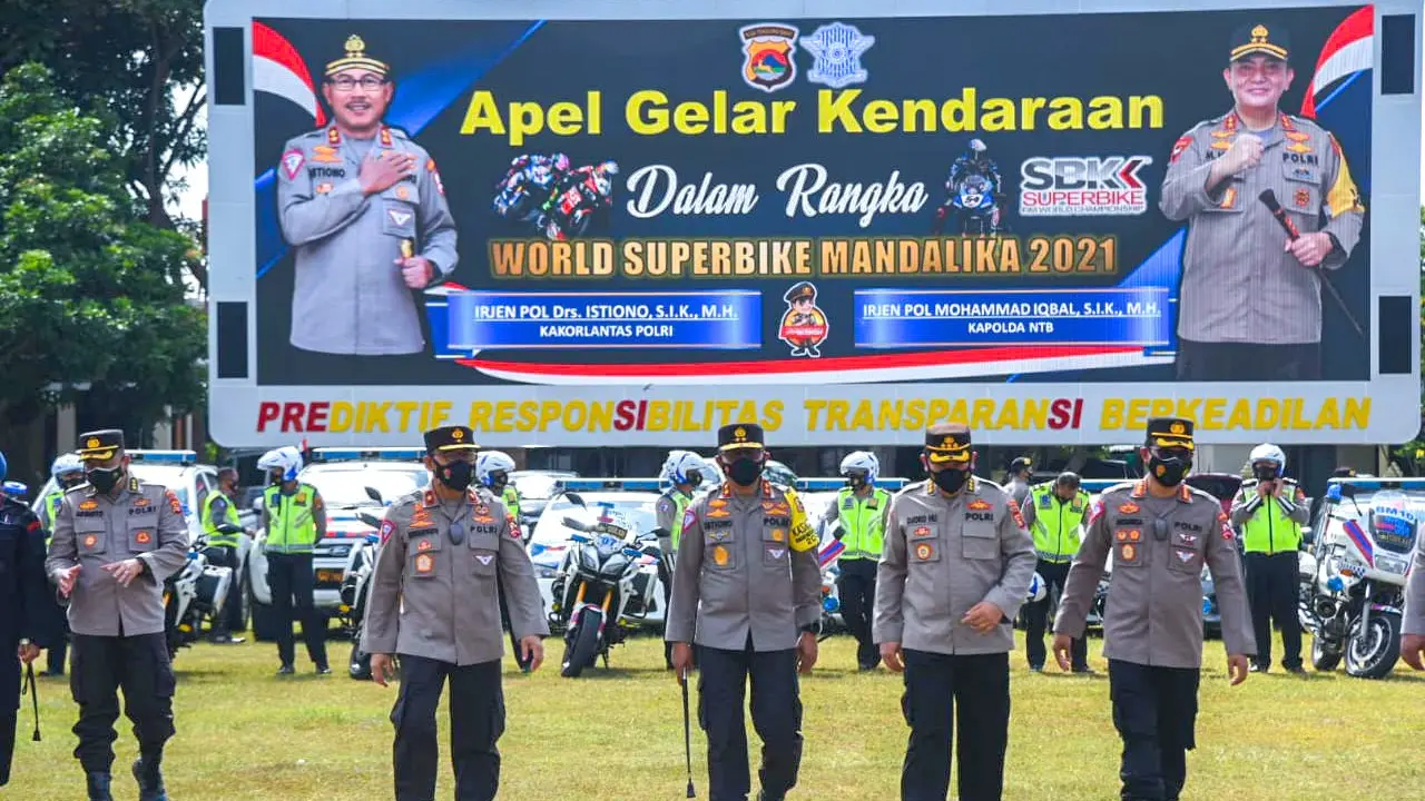 Kepala Korps Lalu Lintas (Kakorlantas) Polri Irjen Istiono memimpin apel gelar kendaraan dalam rangka persiapan World Superbike (WSBK) Mandalika, Lombok, Nusa Tenggara Barat (NTB)