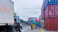PT Pelindo Solusi Logistik (SPSL) memberikan dukungan penuh terhadap penyediaan alat pemindai kontainer (Container Scanner) di Kawasan Pabean atau Tempat Penimbunan Sementara (TPS) PT Terminal Petikemas Surabaya di Pelabuhan Tanjung Perak.