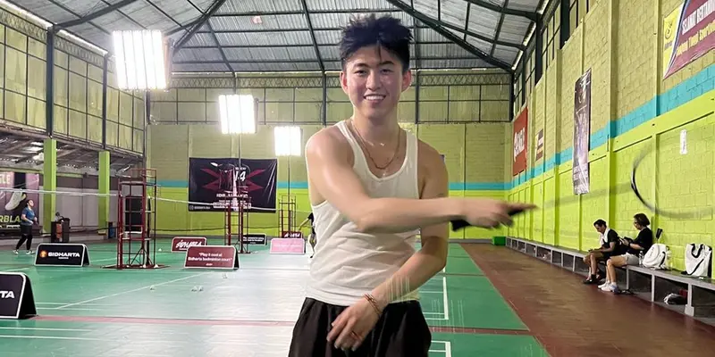 Potret Rich Brian Main Badminton saat Mudik ke Indonesia, Sampai Kelelahan