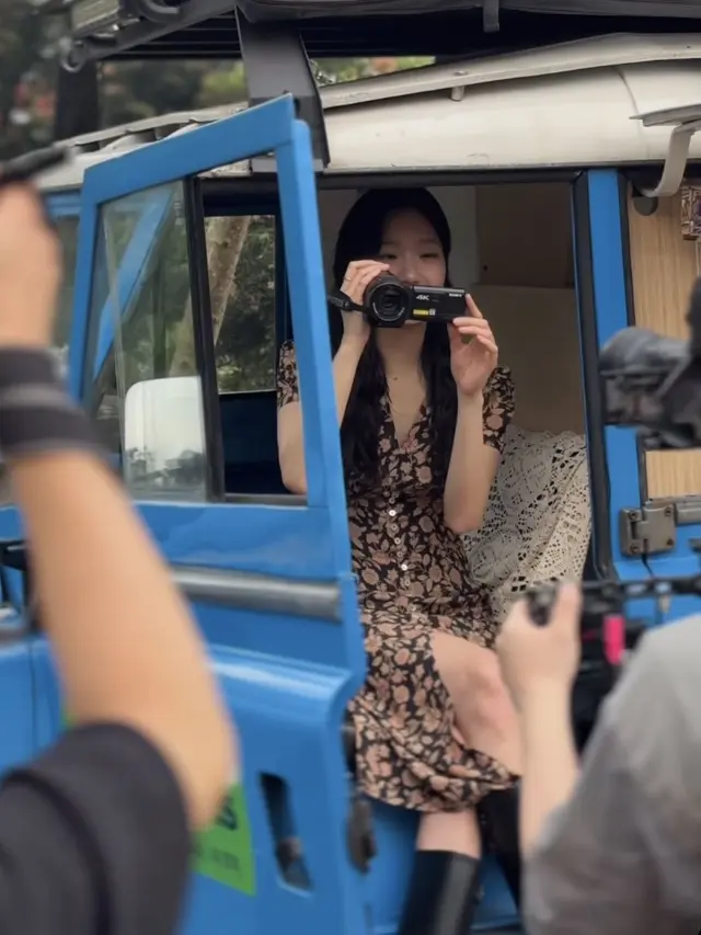 Kim Go Eun Pemeran Exhuma Saat Syuting di Bandung. [@ggonekim]