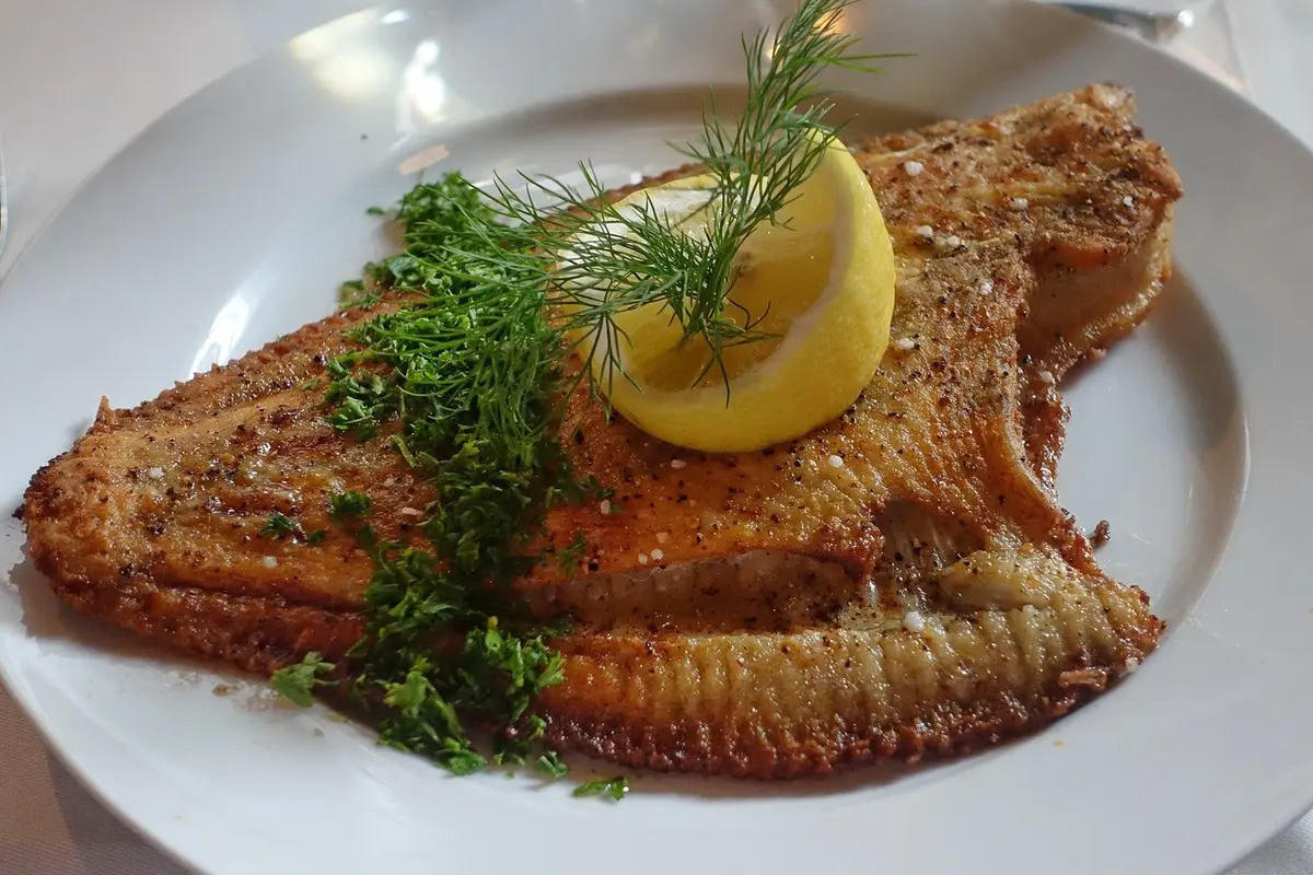 Cara menggoreng ikan renyah dan anti lengket