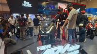 New Honda ADV160 menarik perhatian pengunjung IMOS 2025. (Liputan6.com/Pramita Tristiawati)