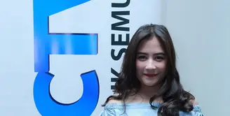 Artis muda berbakat Prilly Latuconsina turut memeriahkan ajang penghargaan bergengsi  SCTV Awards 2015 yang akan dilaksanakan pada Sabtu, 28 November 2015 pukul 19.00 WIB. Ia akan menunjukkan sesuatu yang berbeda. (Galih W Satria/bintang.com)