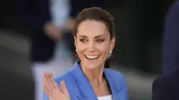 Gaya Slay Kate Middleton Nonton Pertandingan Wimbledon, Selipkan Mic di Balik Blazer