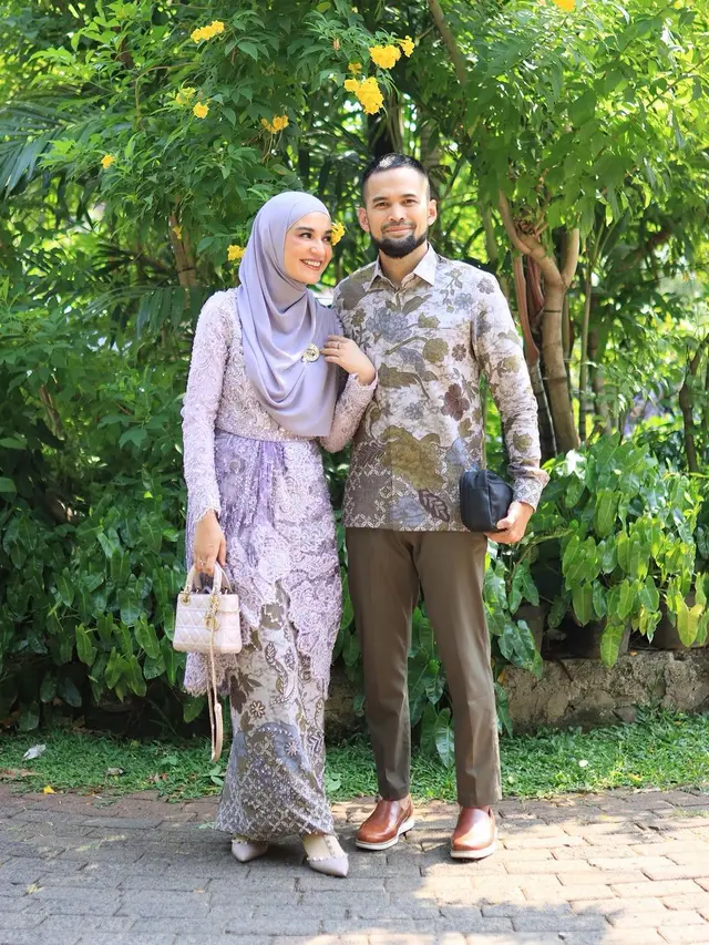 5 Ide Baju Couple untuk Kondangan yang Dikenakan ala para Selebriti