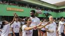 Pebasket Boston Celtics, Jaylen Brown, memberikan pelatihan saat Junior NBA Indonesia di SMA 82, Jakarta, Kamis (26/7/2018). Junior NBA merupakan program pembinaan olahraga basket secara global. (Bola.com/Vitalis Yogi Trisna)