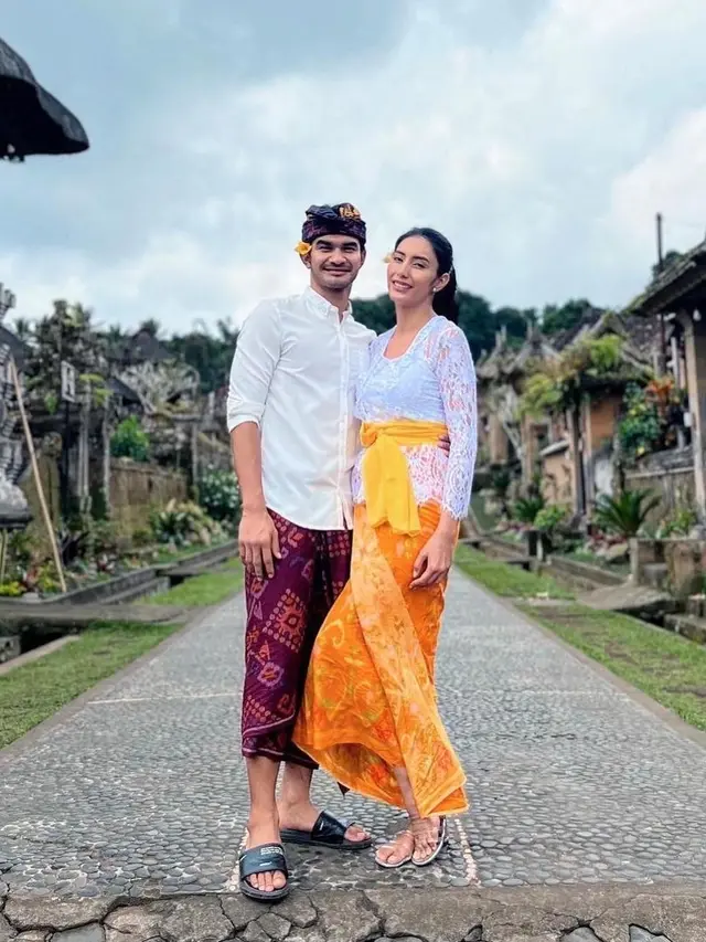 Tyas Mirasih dan Tengku Tezi di Bali