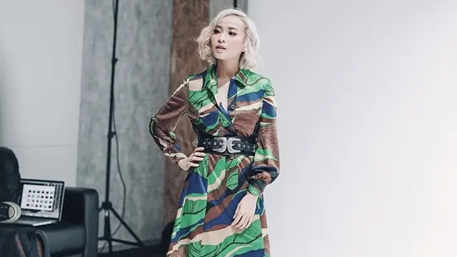 Potret Terbaru Rinni Wulandari, Tampil Cantik dengan Rambut Blonde