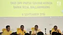 Rizal Mallarangeng (dua kiri) memberi sambutan saat pengangkatan dirinya sebagai Plt Ketua DPD Golkar DKI Jakarta di Kantor DPD Golkar DKI, Kamis (6/9). Rizal Mallarangeng menggantikan Agus Gumiwang Kartasasmita. (Merdeka.com/Iqbal Nugroho)