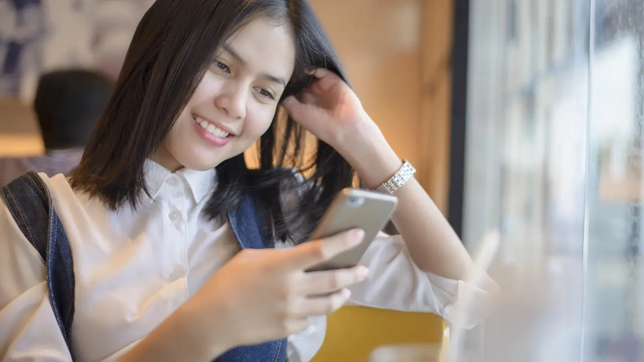 Gaji Masih Terbatas? Ini Cara Milenial dan Gen Z Bisa Punya Emas Tanpa Nunggu Mapan