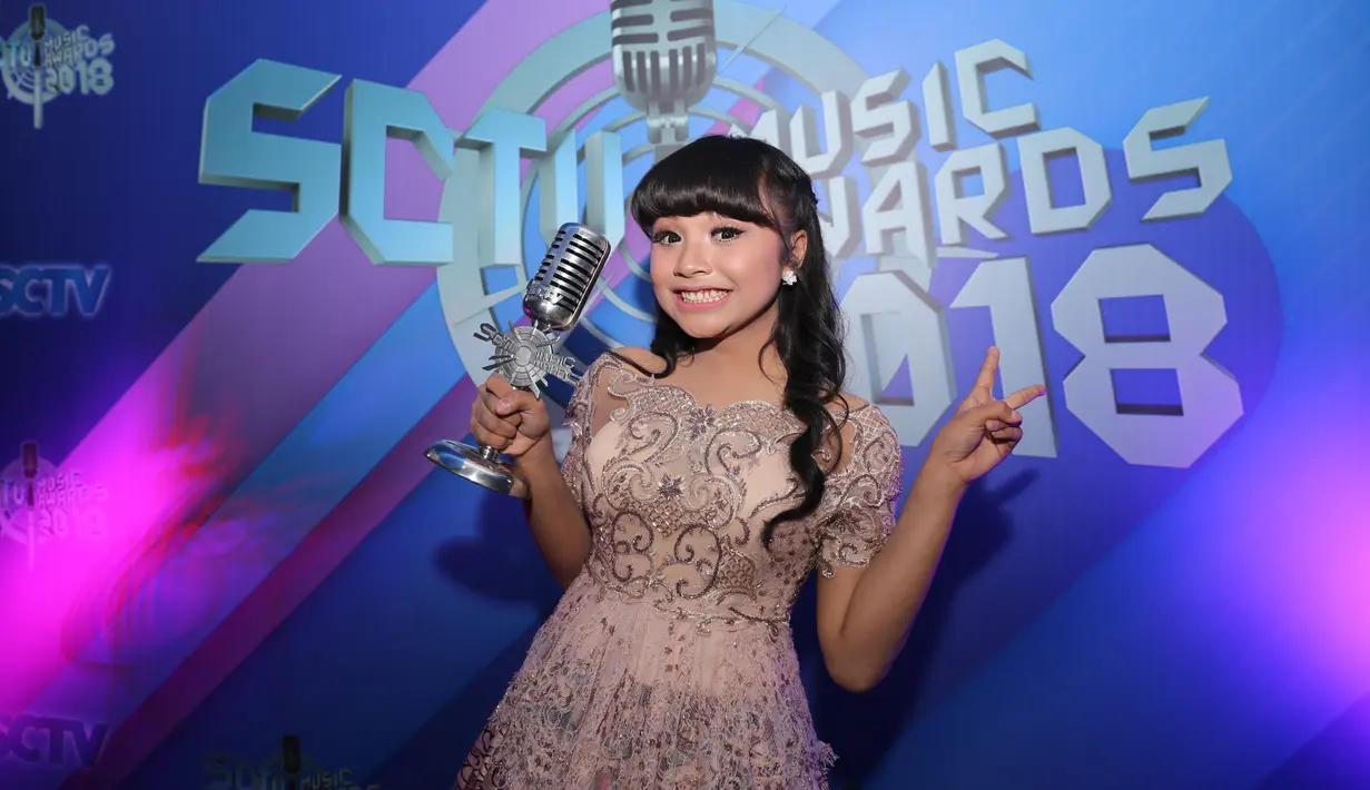 Penyanyi dangdut asal Pasuruan Tasya Rosmala menjadi Penyanyi Pendatang Baru Paling Ngetop dalam ajang SCTV Music Awards 2018. (Adrian Putra/Bintang.com)