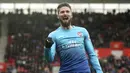 Striker Arsenal, Olivier Giroud, melakukan selebrasi usai mencetak gol ke gawang Southampton pada laga Premier League di Stadion St Mary's, Minggu (10/12/2017). Arsenal bermain imbang 1-1 dengan Southampton. (AP/Adam Davy)