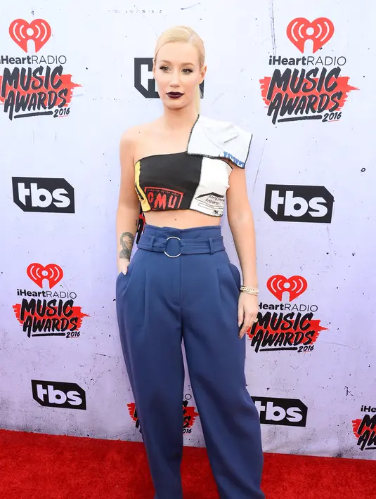Iggy Azalea selalu menunjukan sifat tegar dan dewasa ketika para awak media begitu banyak melontarkan pertanyaan tentang hubungannya dengan Nick Young. (AFP/Bintang.com)
