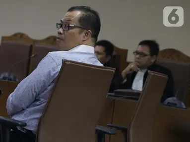 Terpidana kasus suap Pilkada, Muchtar Effendi saat menjalani sidang pembacaan dakwaan di Pengadilan Tipikor, Jakarta, Senin (7/10/2019). Muchtar Effendi didakwa dalam kasus pencucian uang yang melibatkan mantan Ketua Mahkamah Konstitusi M Akil Mochtar. (Liputan6.com/Helmi Fithriansyah)