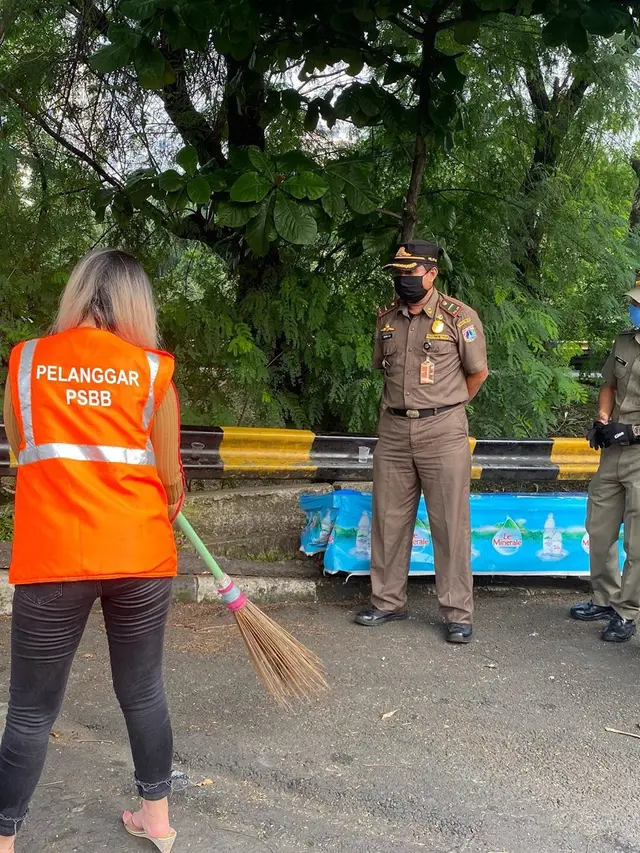 5 Potret Dinar Candy Saat Dapat Hukuman Akibat Langgar PSBB, Curi Perhatian