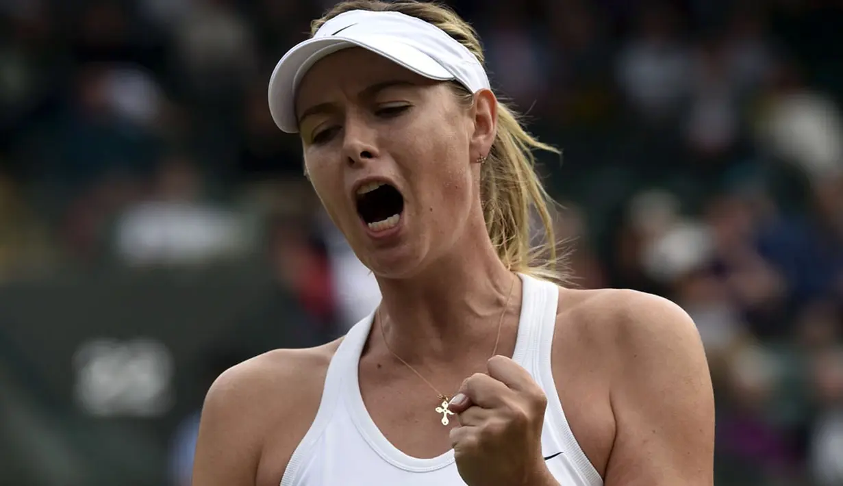 Petenis Rusia, Maria Sharapova, melaju ke babak ketiga turnamen tenis Wimbledon usai mengalahkan Timea Bacsinszky, (26/6/2014). (REUTERS/Toby Melville)