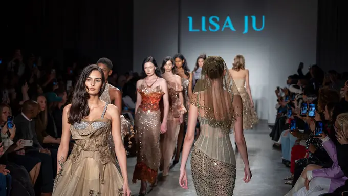 Desainer Asal Jawa Barat Tampilkan Adibusana yang Gabungkan Budaya Bandung dan Prancis di New York Fashion Week 2023