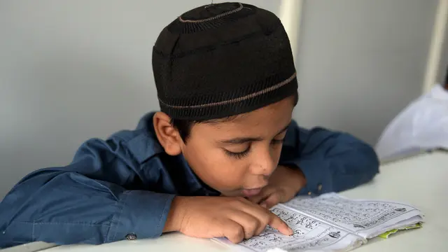 FOTO: Belajar Membaca Alquran Selama Bulan Suci Ramadhan di India