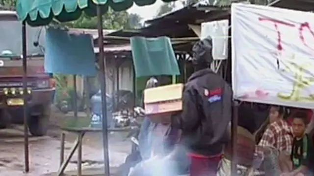 Dirikan Tenda, Ibu-ibu Blokade Jalan