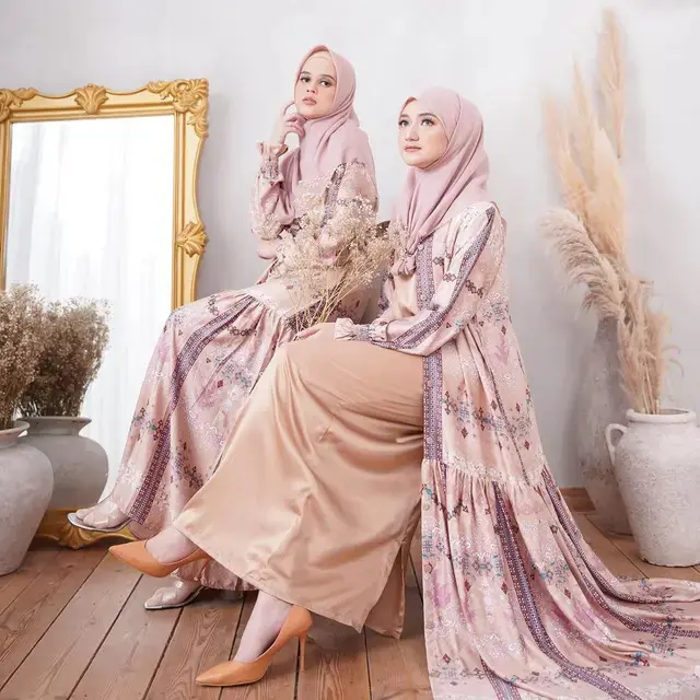 Didampingi ketika Mualaf, Ini 6 Potret Persahabatan Marcella Simon dan Cut Meyriska