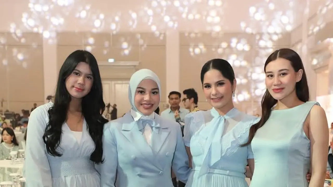 Pesona Almira Tungga dewi Putri Annisa Pohan dengan Riasan Serba Pink