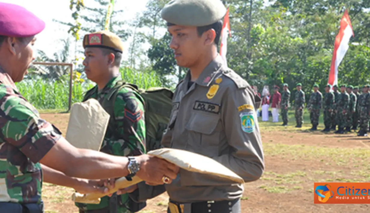Citizen6, Pasuruan: Wadan Kobangdikal Brigjen TNI Marinir P. Verry Kunto membuka TNI Manunggal Membangun Desa (TMMD) ke-88 2012 di lapangan Pancasila Desa Krajan Wetan Kecamatan Puspo, Pasuruan, Rabu (23/5). (Pengirim: Penkobangdikal)