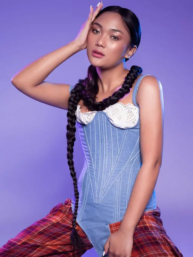 Gaya Pemotretan Marion Jola Dengan Rambut Kepang, Curi Perhatian. (Sumber: Instagram/winstongomez)