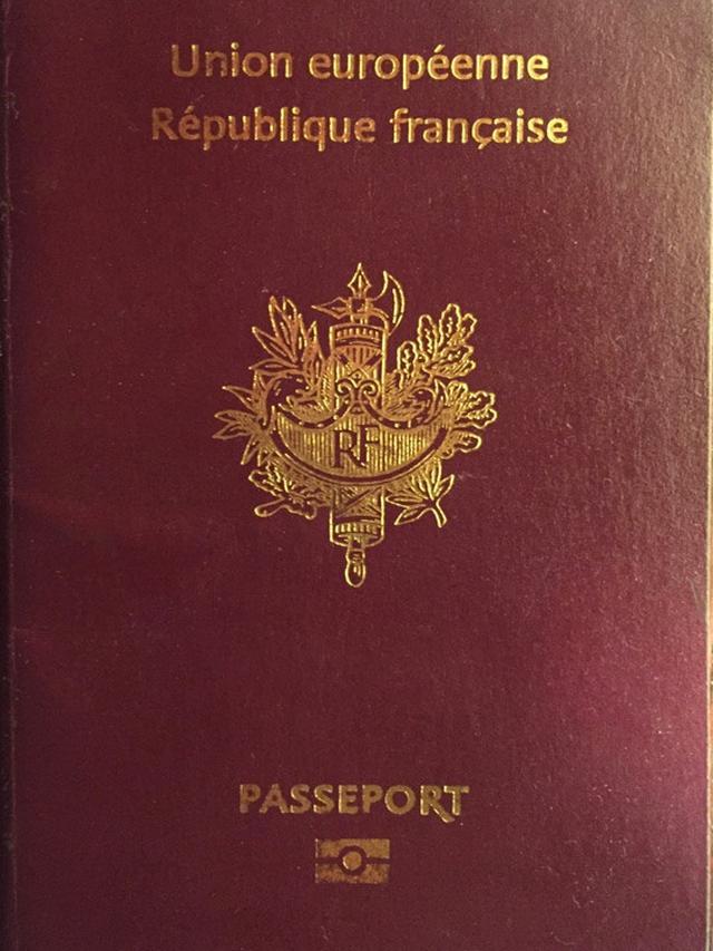 Paspor Prancis (AP)