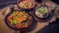 Berbagai macam makanan khas Uyghur yang didominasi dengan daging domba. (dok. instagram.com/josefthefoodguy/https://www.instagram.com/p/BpefPBvBe7l/Esther Novita Inochi).