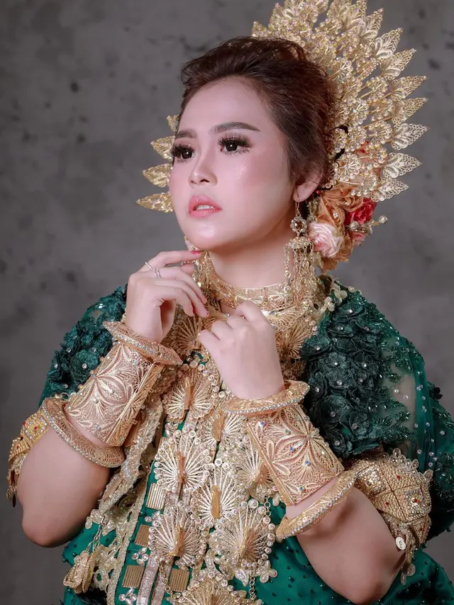 Potret Selfi LIDA Kenakan Baju Adat Pengantin Bugis.